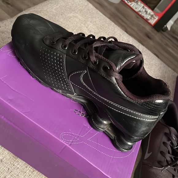 All heels accept 1 are a size 7-7.5. There is one pair that are an 8. - Picture 8 of 8